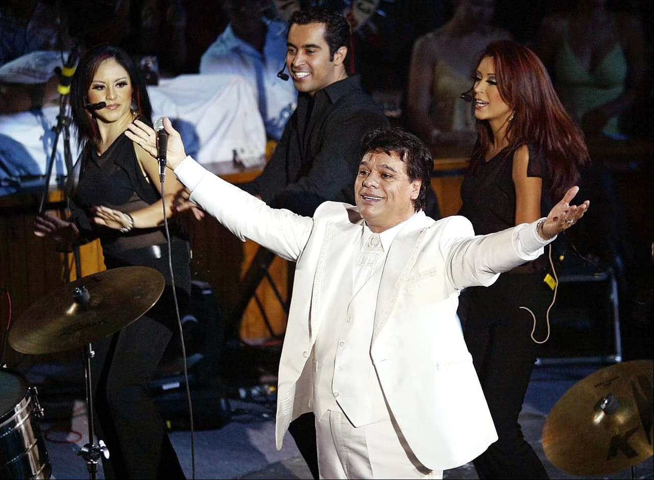 Juan Gabriel ha vendido más de 200 millones de discos.