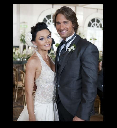 Angelique Boyer catapultó su carrera luego de protagonizar ‘Teresa’, personaje ambicioso que buscó hacer de todo por alcanzar un alto estatus social, dejando de lado al amor de su vida ‘Mariano’ (Aarón Díaz), para casarse con ‘Arturo’ (Sebastián Rulli).