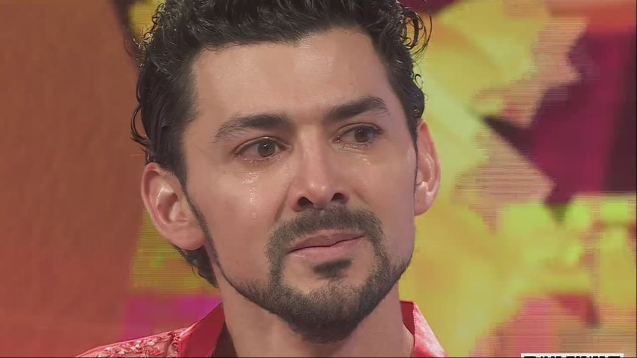 Miguel Martínez se conmueve hasta las lágrimas por la salud de su abuelita