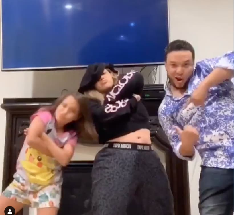 El Día del Padre de 2019, Lorenzo la pasó con Victoria y Chiquis, aprovechando el día para hacer unos divertidos videos.