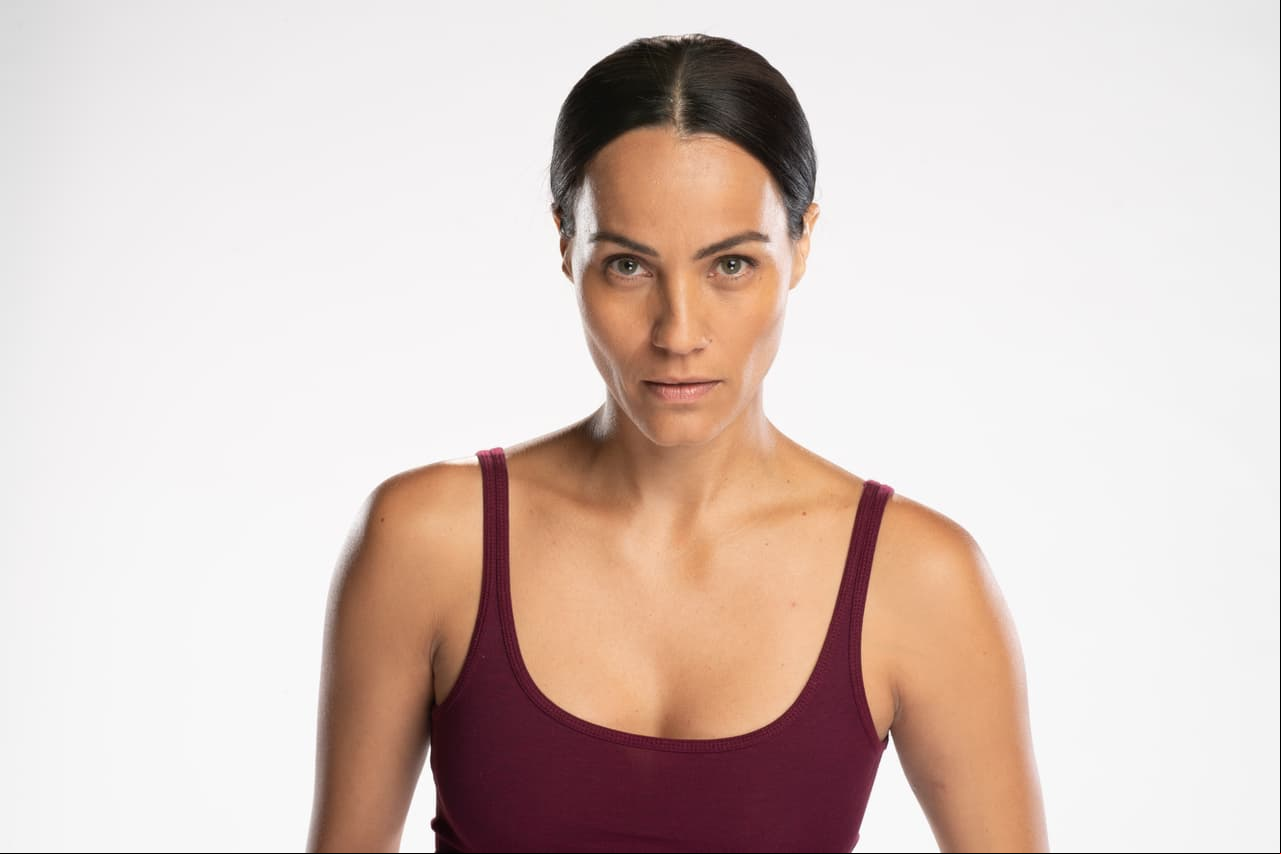 Lupita de Valdés (Jessica Más). Esposa de “El Chino” Valdés, madre de Juliana. Junto a su hija escapa de Texas para huir de los fantasmas del pasado de “El Chino”.