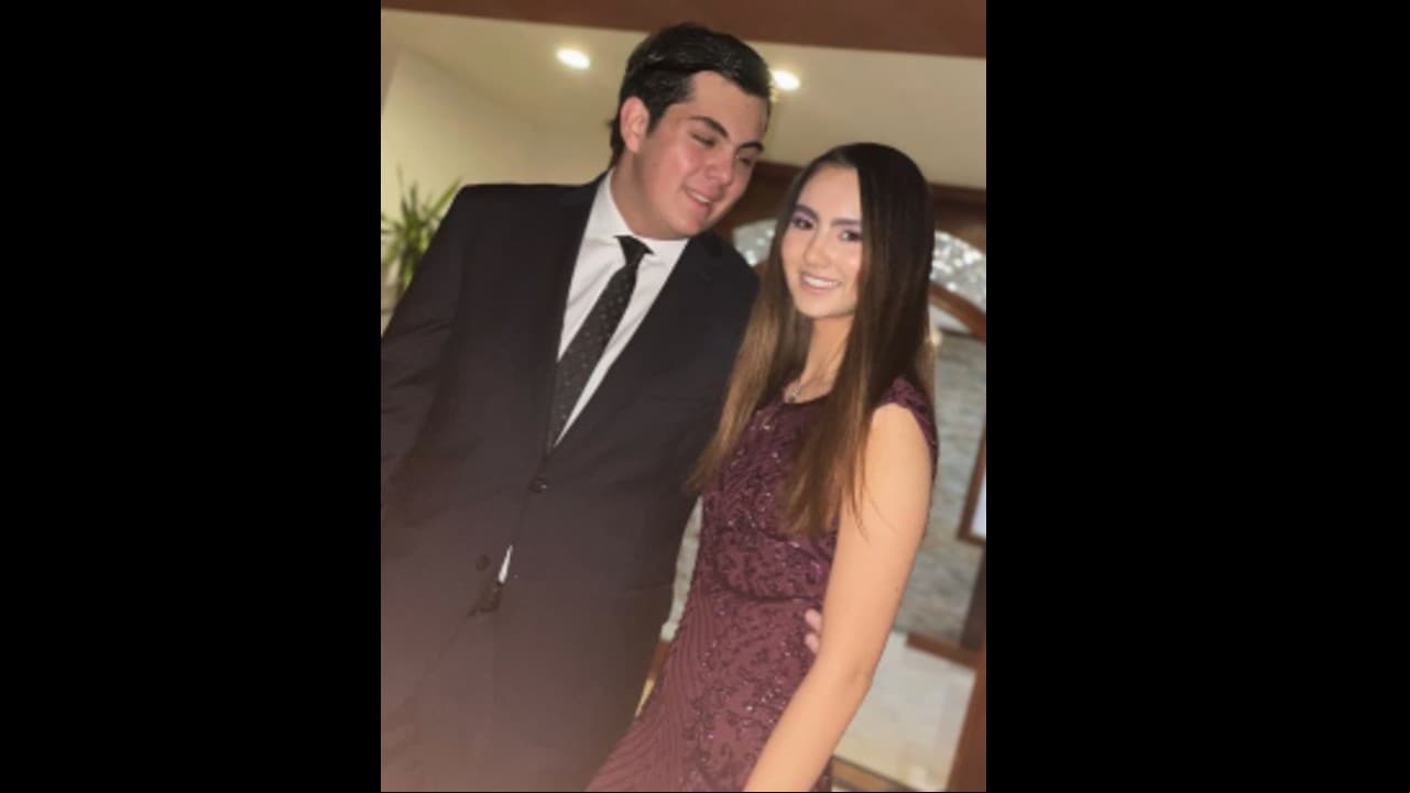 Pero no solo ha presumido su lado romántico, la novia de Anuar Fayad también publicó hace unas semanas una imagen en la que ambos aparecen luciendo elegantes prendas.