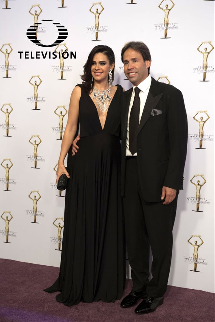 Luz Elena González y su esposo siempre lucen estupendos en cada evento en el que se presentan.