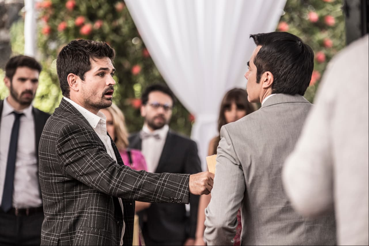 Damián aprovechó el momento para darle un regalo de cumpleaños a Ricardo: estafó a Claudio y se apoderó de todo el dinero de los Reyes Alonso.