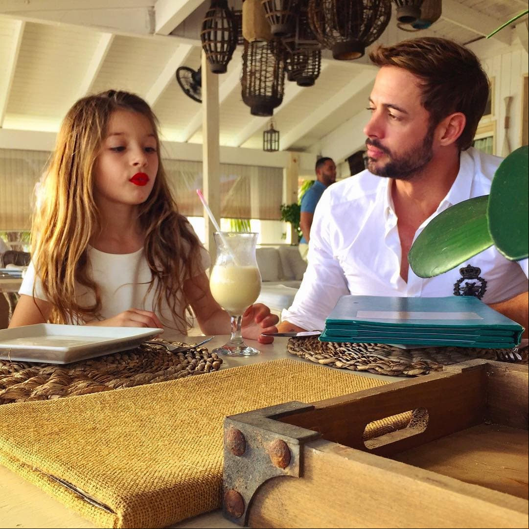 “Y así comienza mi año. Babeándome por mi princesa, no lo puedo aguantar, es muy bella”, dijo el actor.
