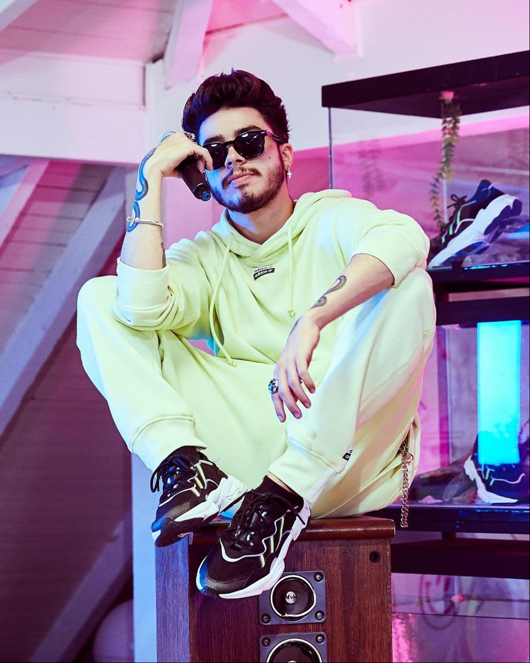 Debutó como YouTuber y luego comenzó su carrera musical.