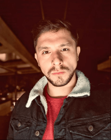 ¿Cuáles son tus pasatiempos? “Me gusta mucho estar con mis amigos, familia, pero algo que disfruto mucho es jugar futbol con mis amigos, me hace sinceramente feliz”.