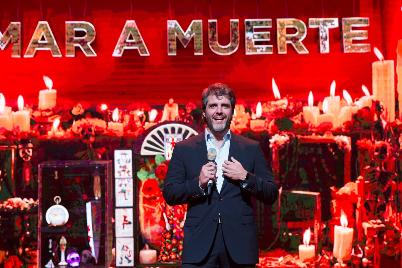 Carlos Bardasano, el productor de "Amar a Muerte", agradeció a los presentes y dijo que esta historia impactará a los televidentes.