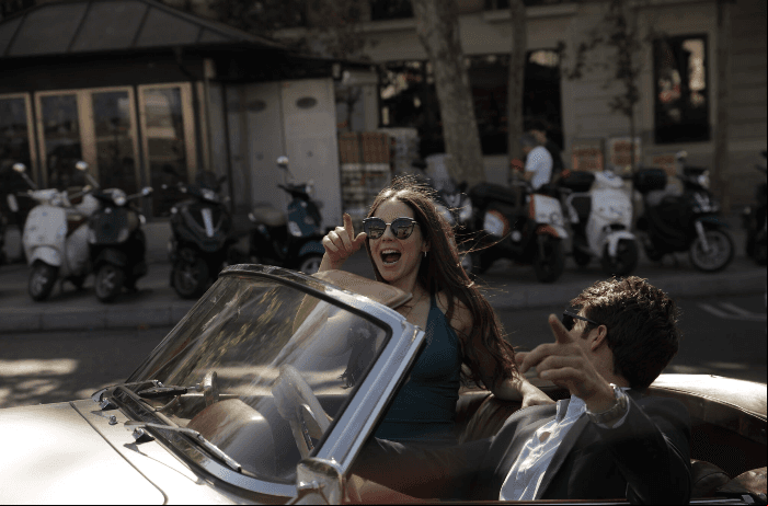 Una de las escenas que grabaron los actores fue un recorrido en auto por las calles de Madrid.