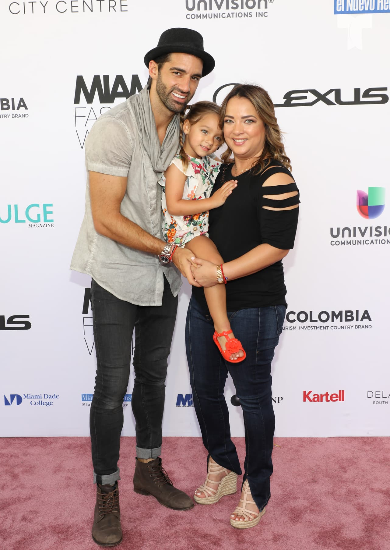 Adamari Lopez, con su esposo Toni Costa y su hija Alaía.