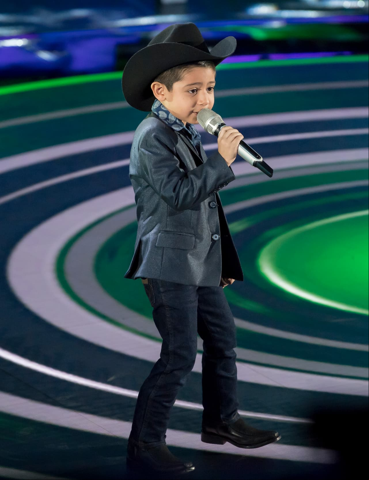 Tanto Melendi como Lucero reconocieron el talento del pequeño Moisés quien se impuso ante sus compañeros con su afinada interpretación. Carlos le otorgó su último pase a semifinales, y así concluyó la última noche de Las Batallas de La Voz Kids.