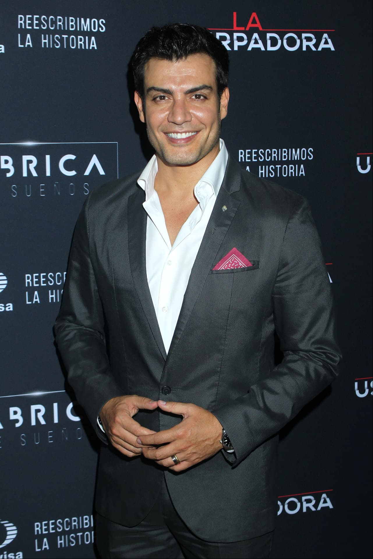 Andrés Palacios considera a México como su lugar de origen, pero nació en Santiago, Chile el 13 de mayo de 1975. Además de desempeñarse como actor, también es licenciado en Mercadotecnia y Publicidad.