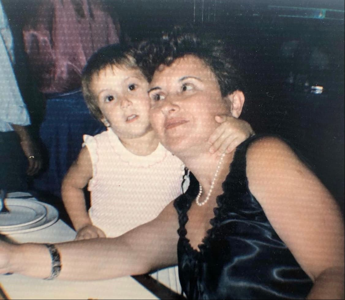 Mariazel Olle Casals nació el 9 de enero de 1983 en Barcelona, España. Cuatro años más tarde, la familia se trasladaría a la Ciudad de México en busca de mejores oportunidades laborales.