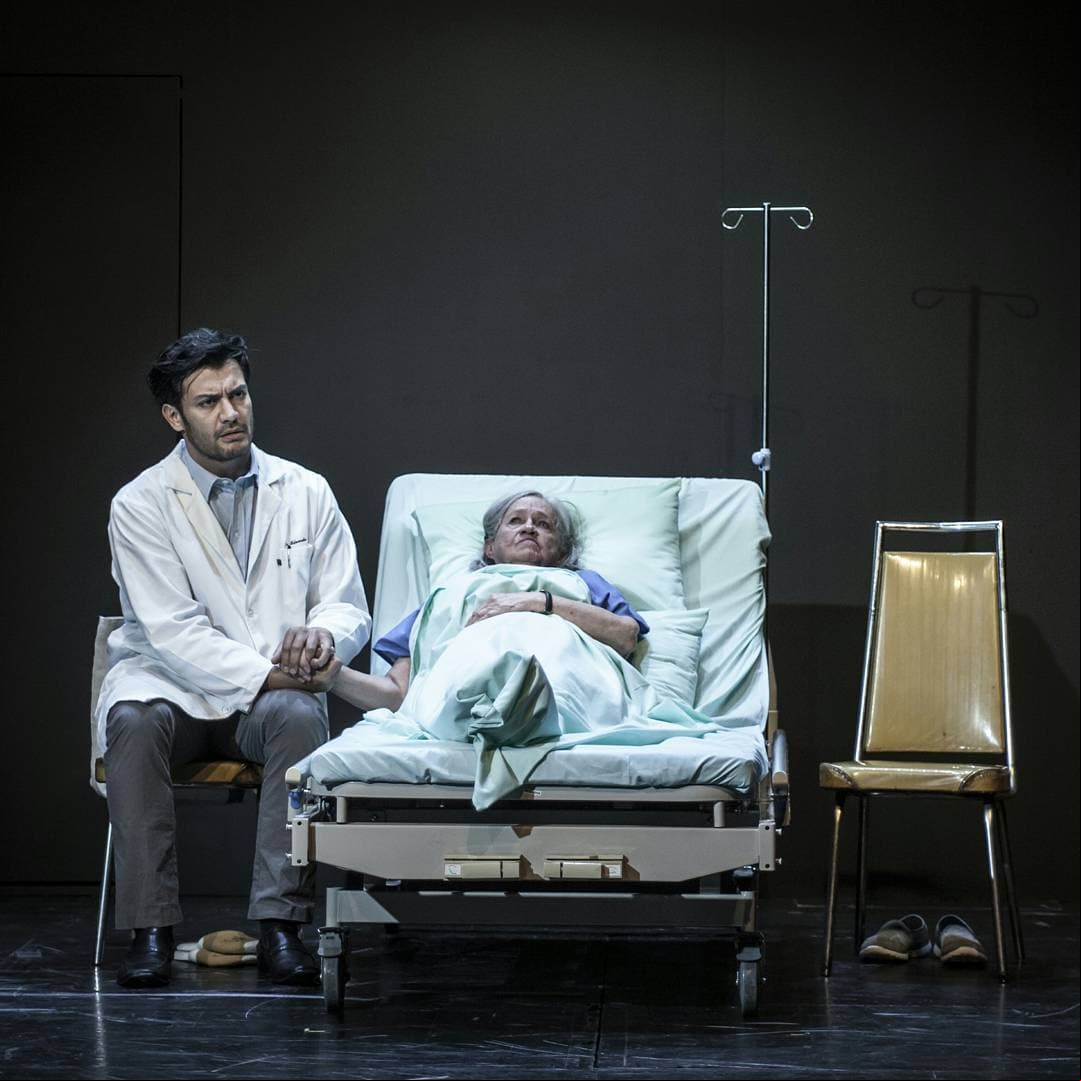 Además de la televisión y el cine, Andrés continuó participando en obras de teatro y en octubre de 2017 formó parte del elenco de ‘La omisión de la familia Coleman’, la cual se presentó por una corta temporada en el teatro Milán.