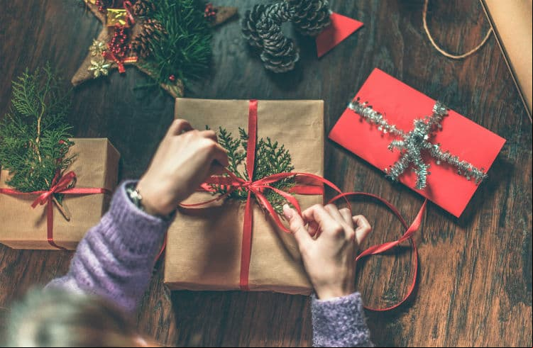 Ideas para envolver regalos de Navidad con material reciclado