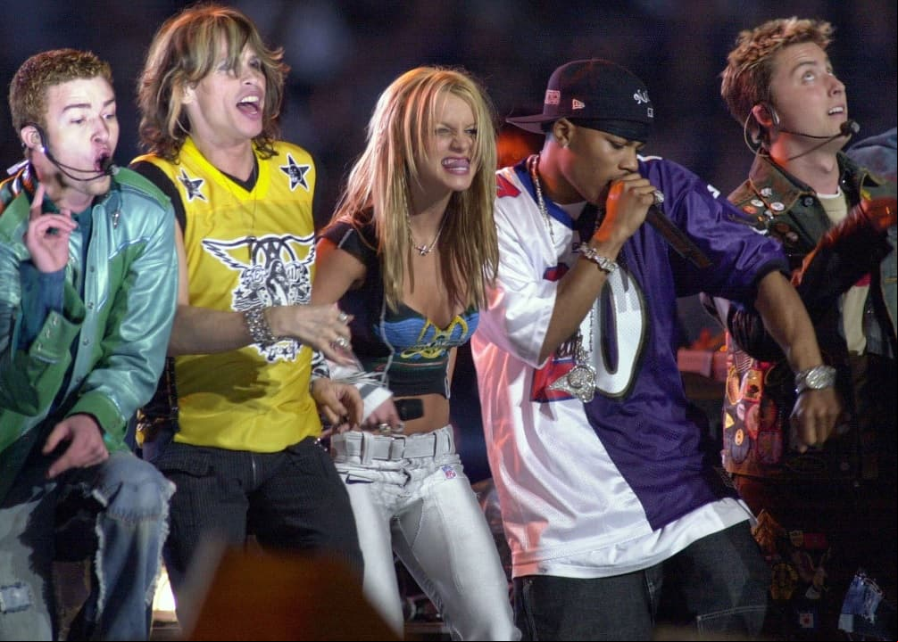 El Super Bowl del 2001 reunió a artistas de grande talla como Aerosmith, Britney Spears, NSYNC, Nelly y Mary J. Blige.