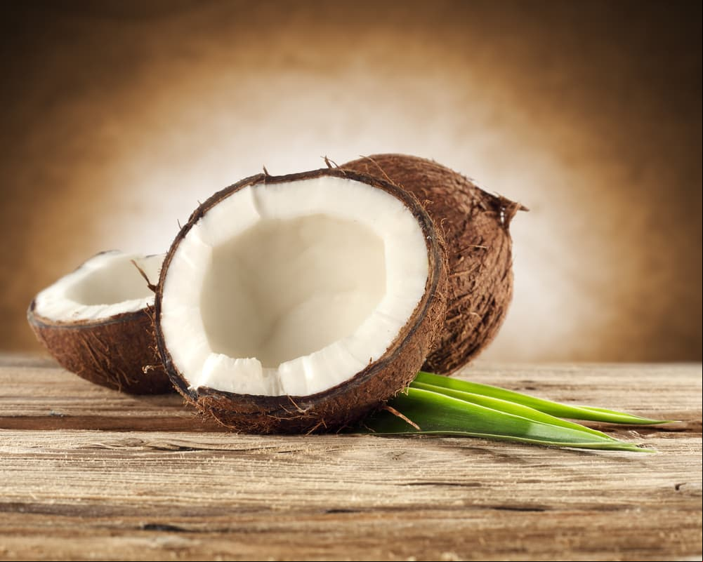 El agua de coco, elixir para tu cabello