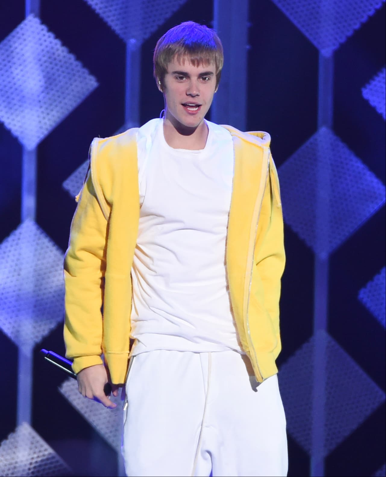 Justin Bieber y su peculiar forma de comer un burrito
