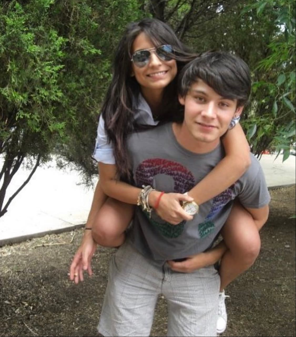 Ana Brenda y "Beto", como lo llaman de cariño, son los únicos hijos del matrimonio formado por sus padres; Blanca Pérez y Efraín Contreras Puente.