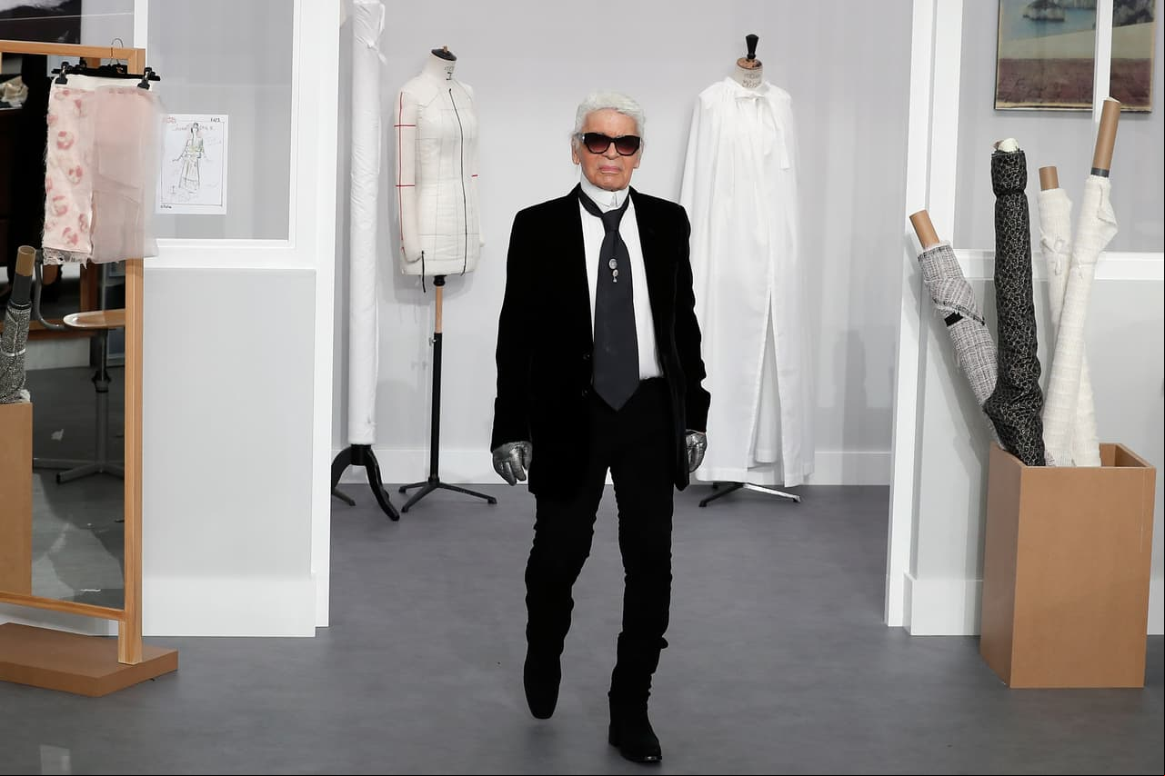 Estuvo al frente de tres marcas: Fendi, su firma homónima y Chanel, siendo esta última la más representativa.
