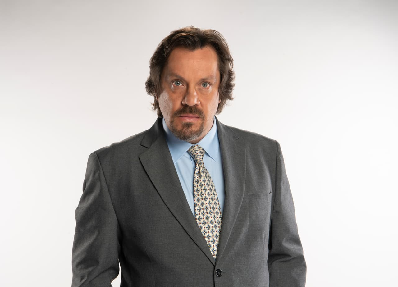 Inspector Montilla (Roberto Duarte). Inteligente, cauteloso, meticuloso, investigará entre cada uno de los  de la familia Carvajal.