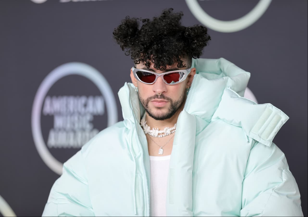 LOS ANGELES, CALIFORNIA - NOVEMBER 21: Bad Bunny attends the 2021 American Music Awards at Microsoft Theater on November 21, 2021 in Los Angeles, California. (Photo by Amy Sussman/Getty Images)