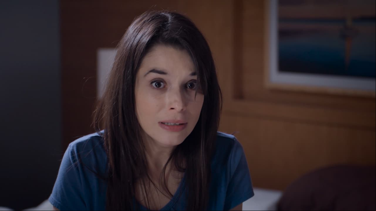 'Gina' le presta su tarjeta a 'Carlos' para ir a comprar unas medicinas a la farmacia, pero descubre que él se fue con todo su dinero.