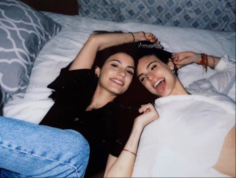 Su amistad ha trascendido con el paso del tiempo, por ello es que Macarena compartió un par de imágenes junto a Bárbara, dedicándole unas emotivas palabras. “Gracias a la mejor compañera, cómplice y amiga. A los mejores padrinos consejeros. A la mejor ‘sister from another mister’ (hermana de otra madre). A la magia infinita del universo y sus ganas infinitas también. La película… estoy en shock. GRACIAS GRACIAS GRACIAS”, dijo.