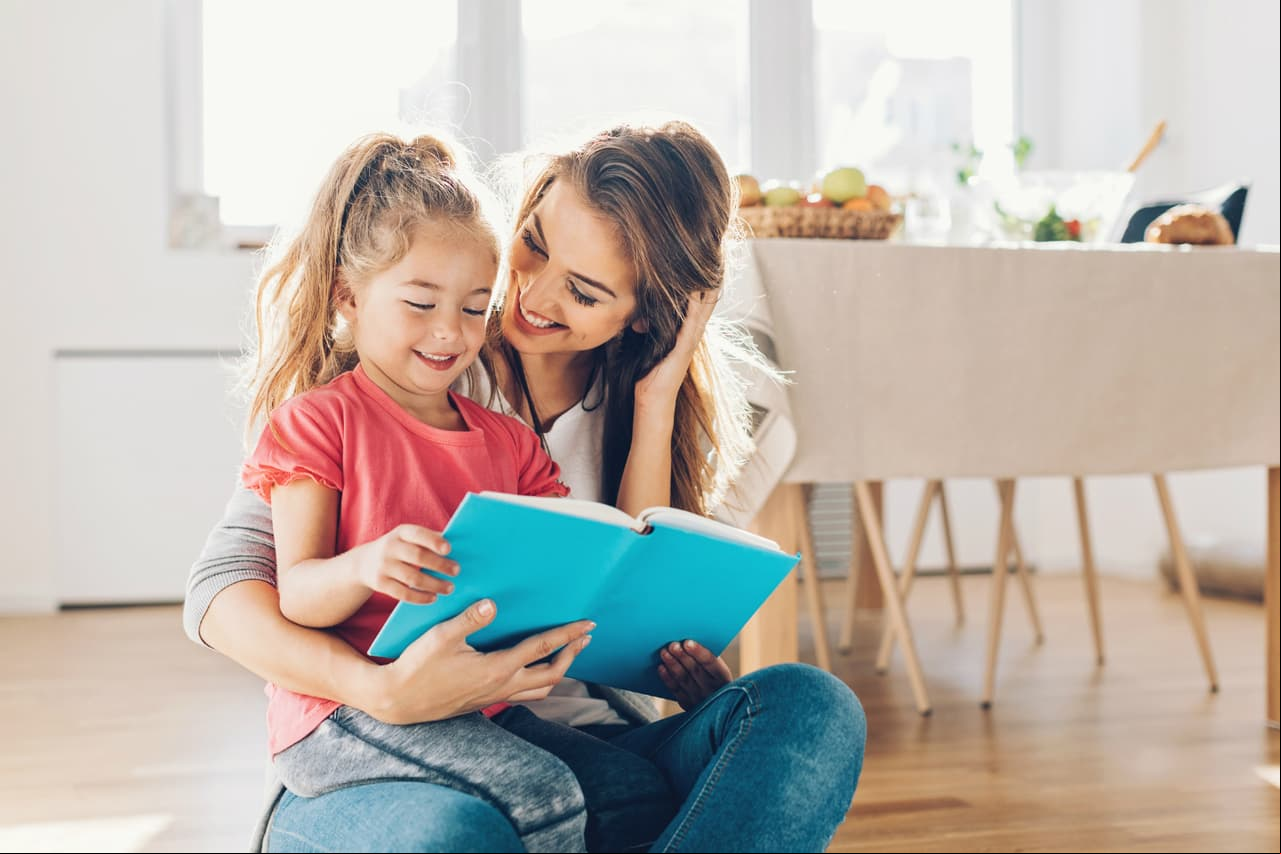 4. Te vuelves más sabia. Un niño es curioso por naturaleza. Siempre te estará preguntando cosas desde las más absurdas, hasta las más sorprendentes. Eso te llevará a buscar respuestas a todas sus preguntas.