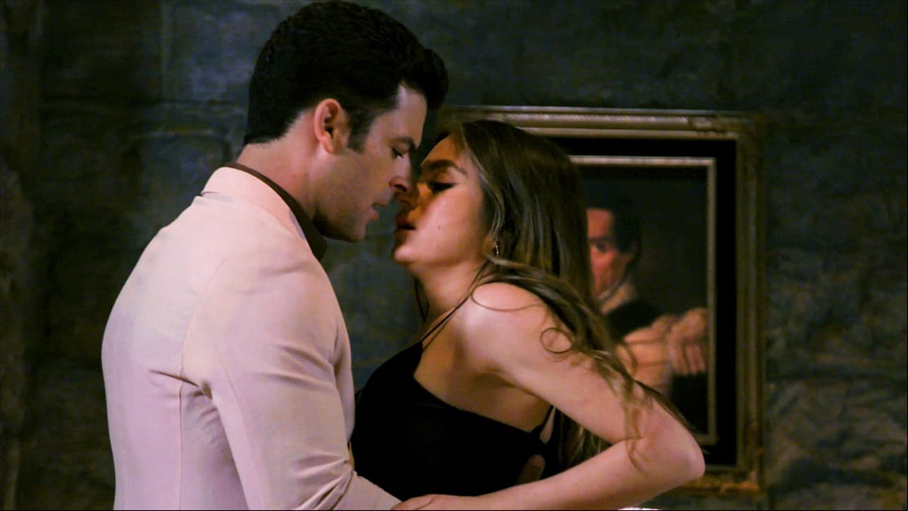 Jorge le hace el amor a Vicky en nombre de Bael