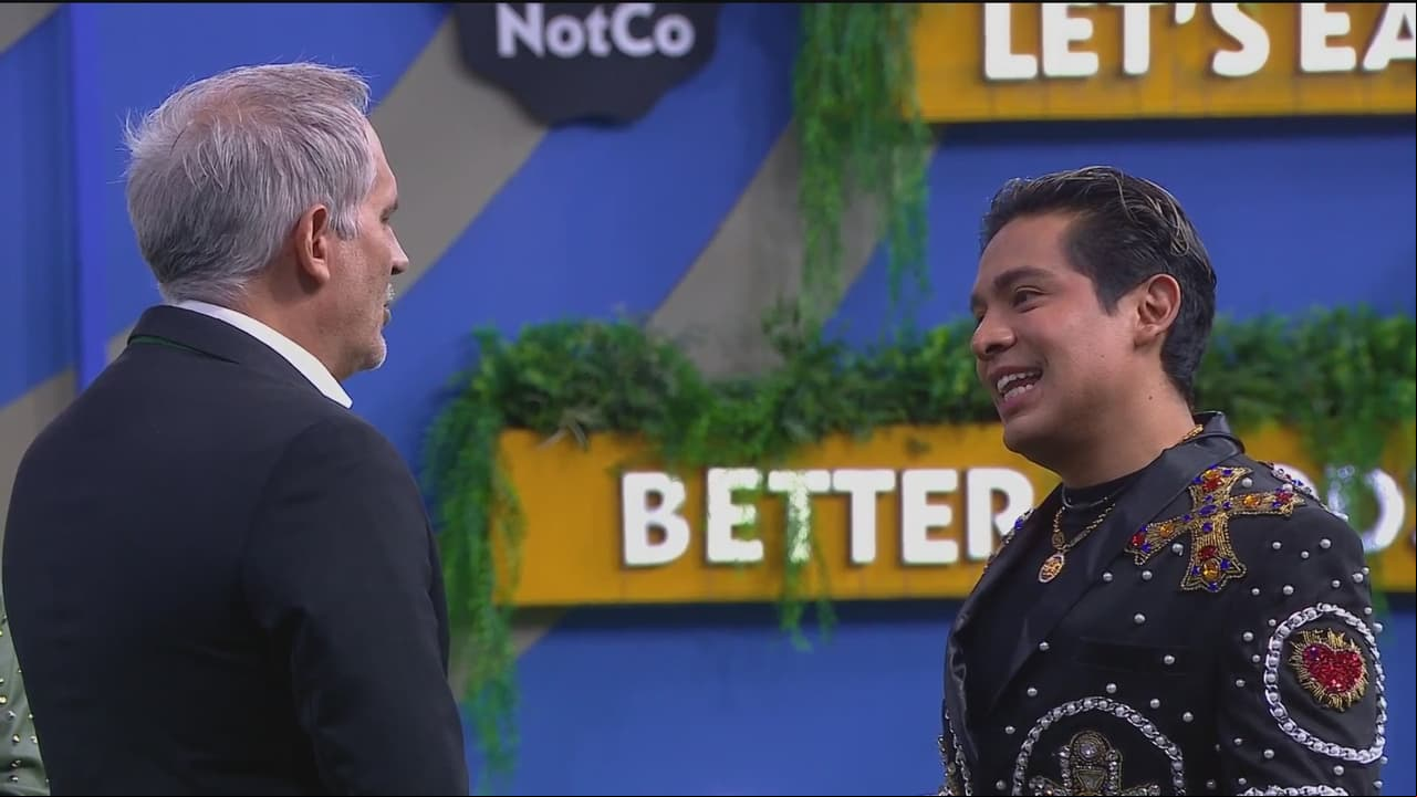 Ricardo se posicionó detrás de Arath de la Torre