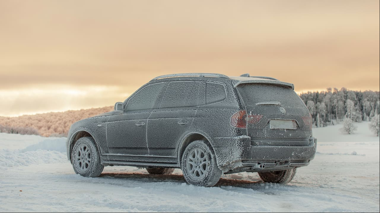 Tormenta invernal: lo que nunca debes dejar en el carro durante una ola de frío