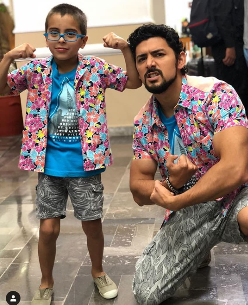 Gracias a ‘Hijas de la luna’ (2018), Miguel pudo regresar a su natal Sinaloa para grabar algunas de sus escenas, producción en la que encarnó a ‘Todoelmundo’. “Me piden ‘Todoelmundo’ porque yo sé lo que todo el mundo hace aquí en Mazatlán, me sé los chismes más calientitos y solamente yo y nada más que yo les puedo dar la información”, expresó el actor sobre su personaje en entrevista a Las Estrellas.
