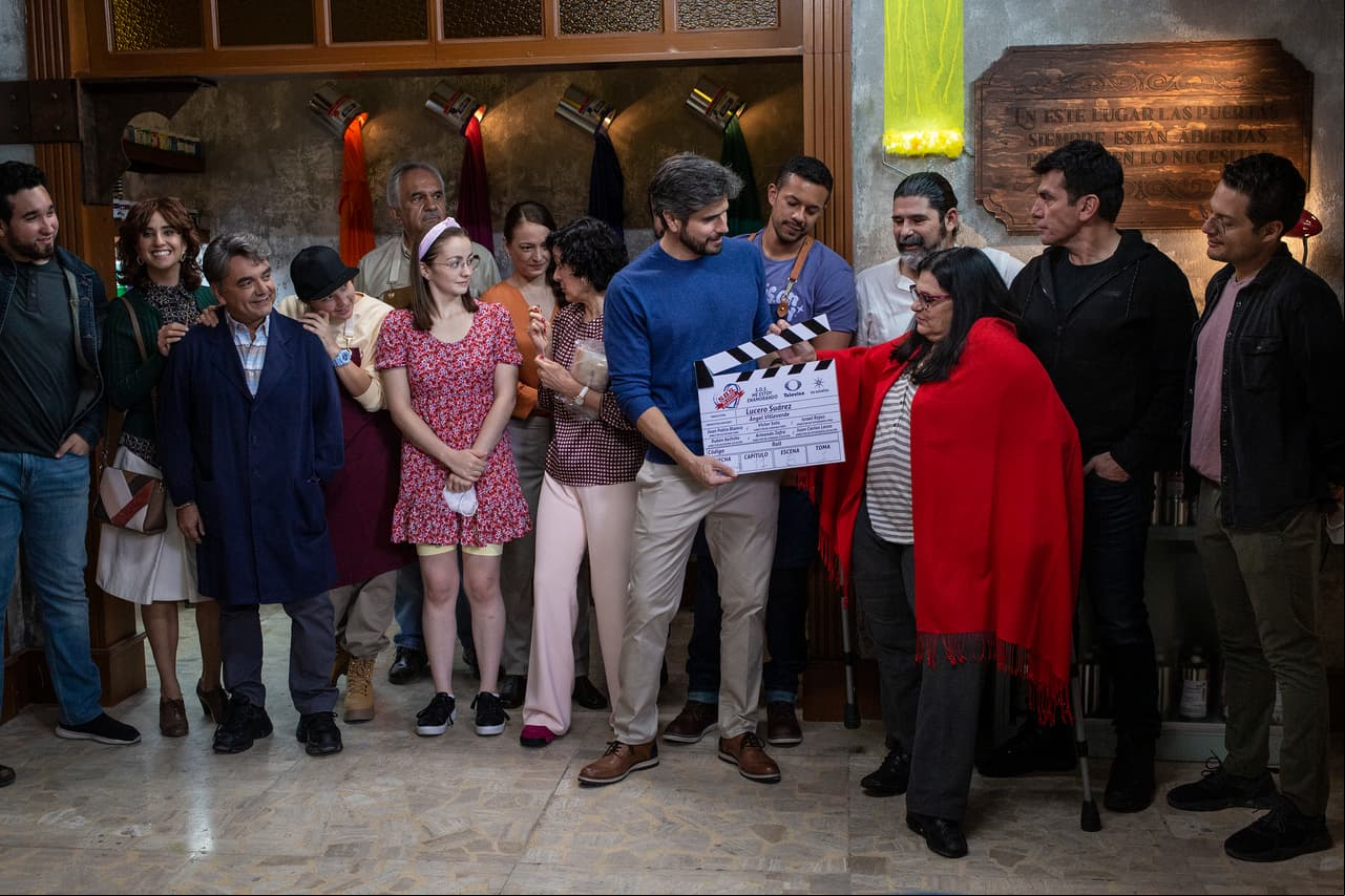 El elenco y equipo de producción de 'S.O.S. Me estoy enamorando' dio el claquetazo oficial de las grabaciones de la telenovela en una de las locaciones que formará parte de esta esperada historia.