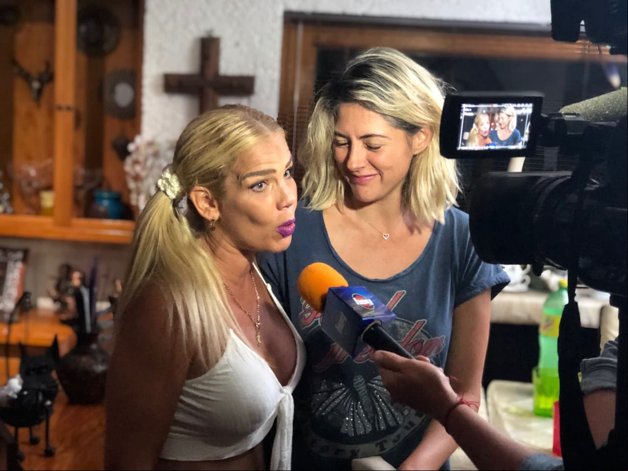 En entrevista para el programa 'HOY' con Verónica Jaspeado, quien es la demonio Gloria en la serie.