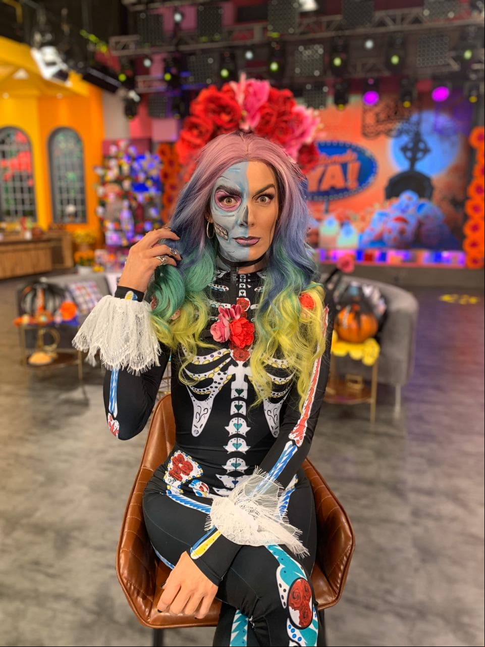 La tendencia en este Halloween y Día de muertos 2019 es maquillarse solamente la mitad del rosto.