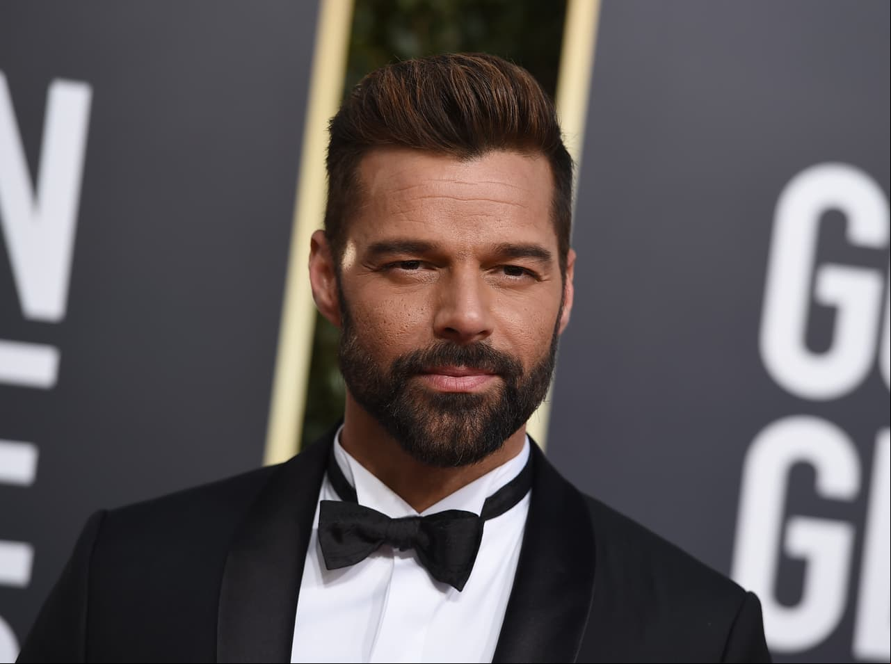 Ricky Martin en la alfombra roja de los Globos de Oro 2019.