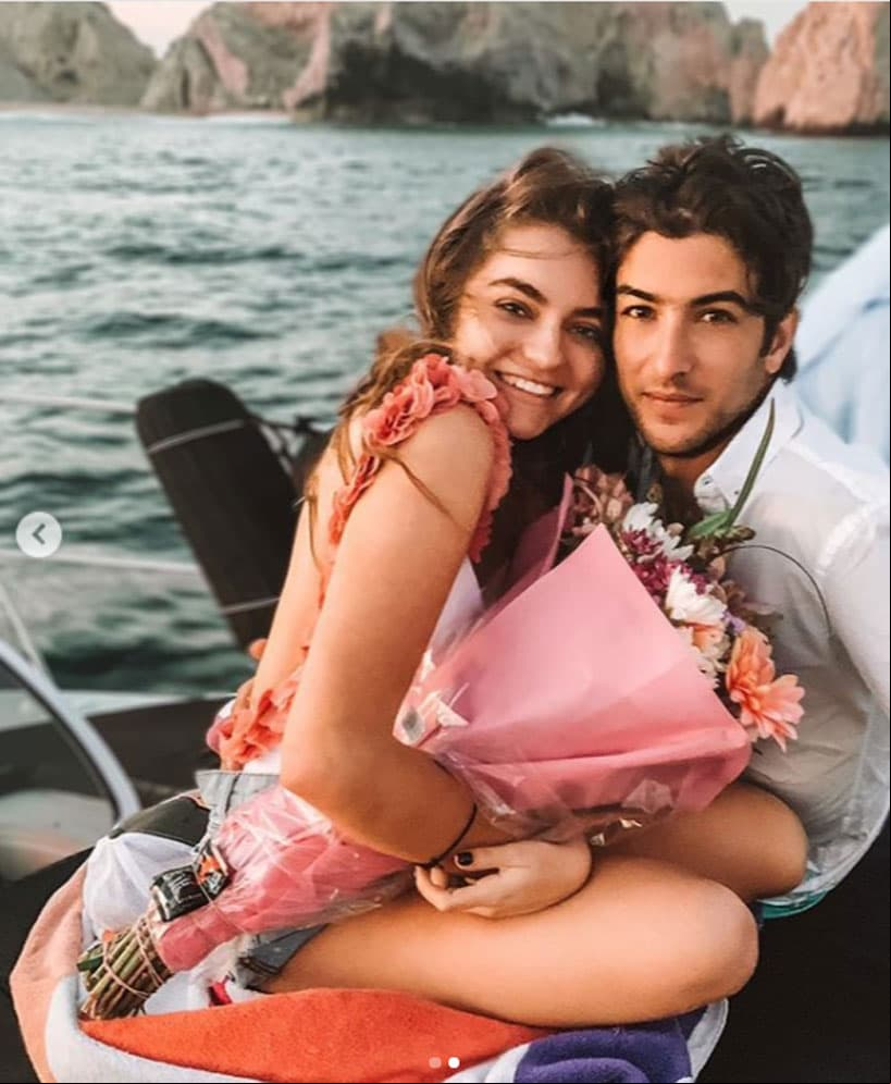 “¡Vive la vida con quien te dé la gana! Te quiero bebé @juanpgil #Novio”, escribió la actriz de ‘El hotel de los Secretos’ y ‘Vino el amor’ en su red social.