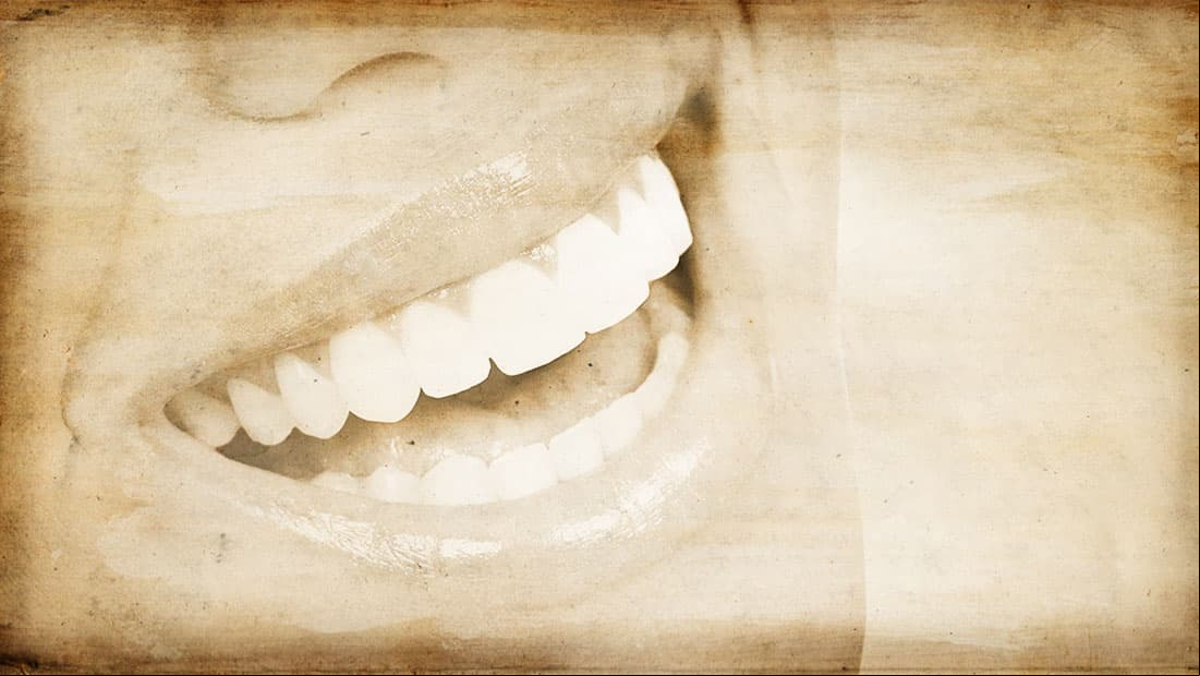 Los sueños donde escuchamos los dientes rechinar son bastante comunes, indican que somos presa del estrés, además de que te defiendes erróneamente de los que piensas que podrían ser rivales o enemigos.