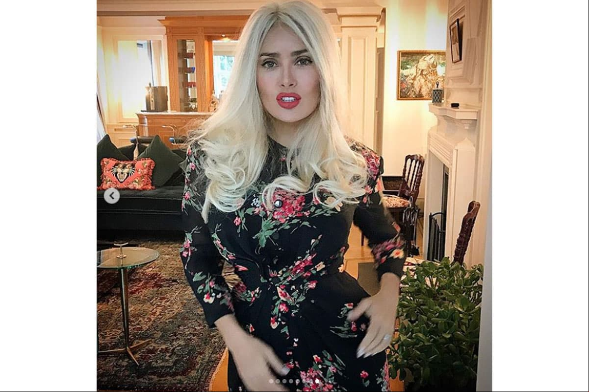 Salma Hayek sorprendió al aparece de rubia
