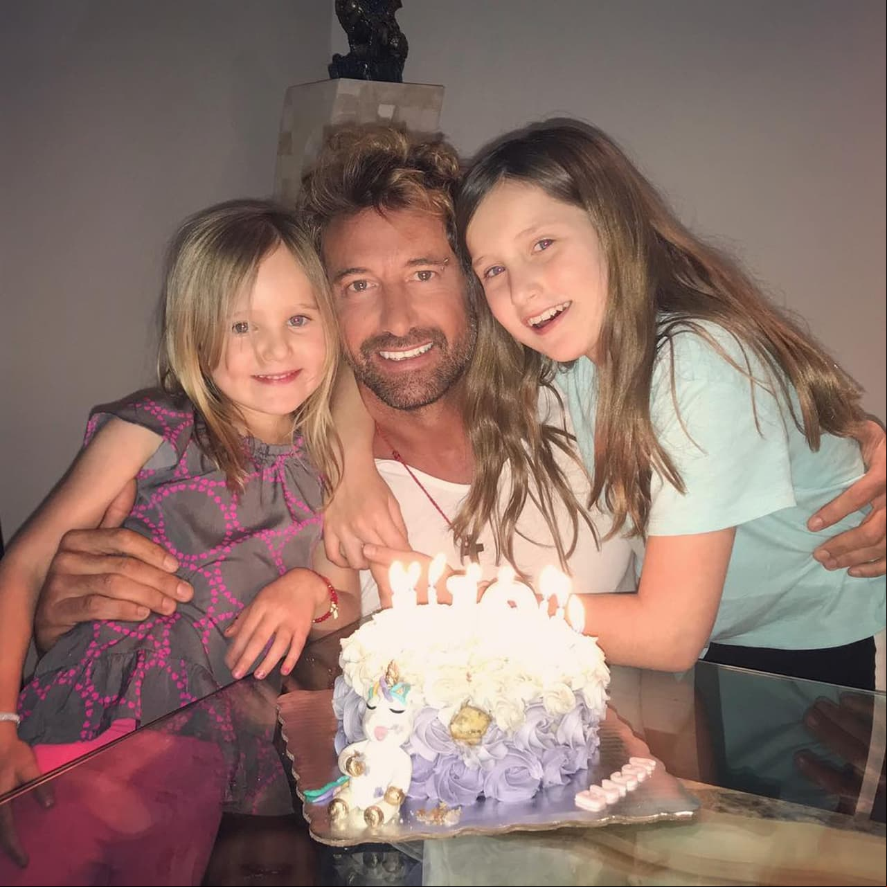Hijas de Gabriel Soto y Geraldine Bazán realizan participación especial en ‘Soltero con hijas’