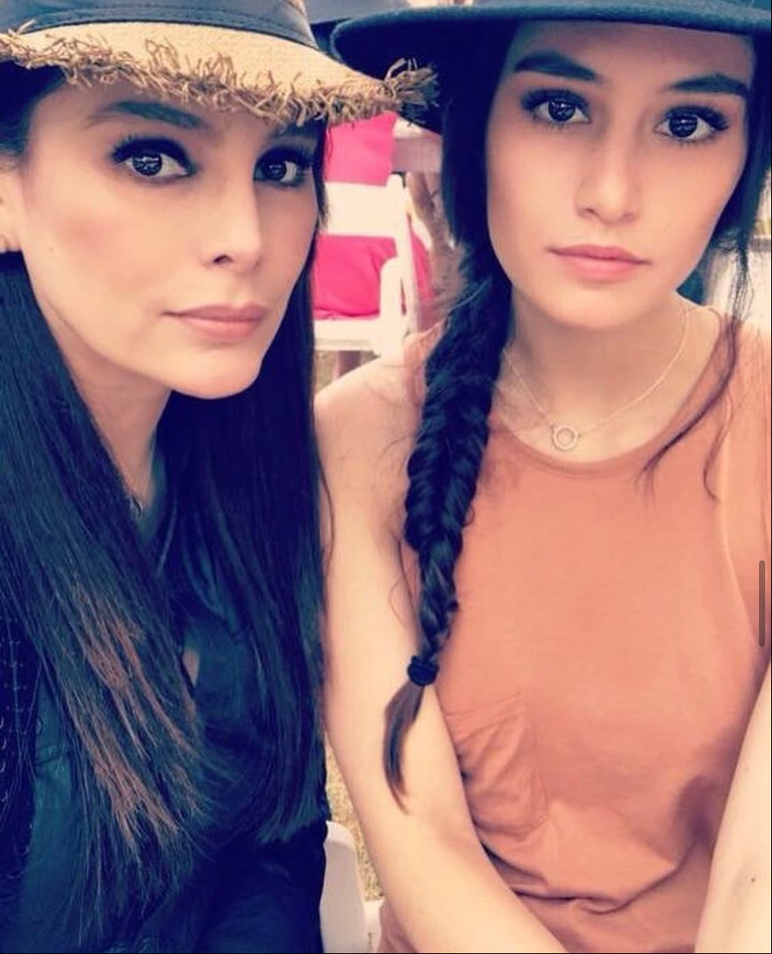 En cuanto a su vida privada, la actriz es madre de dos hijos que procreó junto al empresario Sergio Salcedo, con quien actualmente continúa manteniendo una relación amorosa.