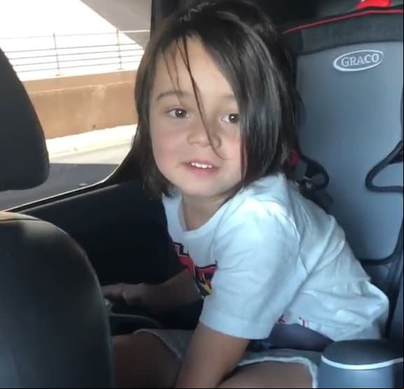 "Tenemos una gran fe y esperanza en su tratamiento tanto en el Hospital Summerlin como en la Fundación Cure 4 the Kids con el Dr. Alan Ikeda, quien ha estado tratando a Johnny Crisstopher en Nevada", dijo Johnny Crisstopher a ET Online.