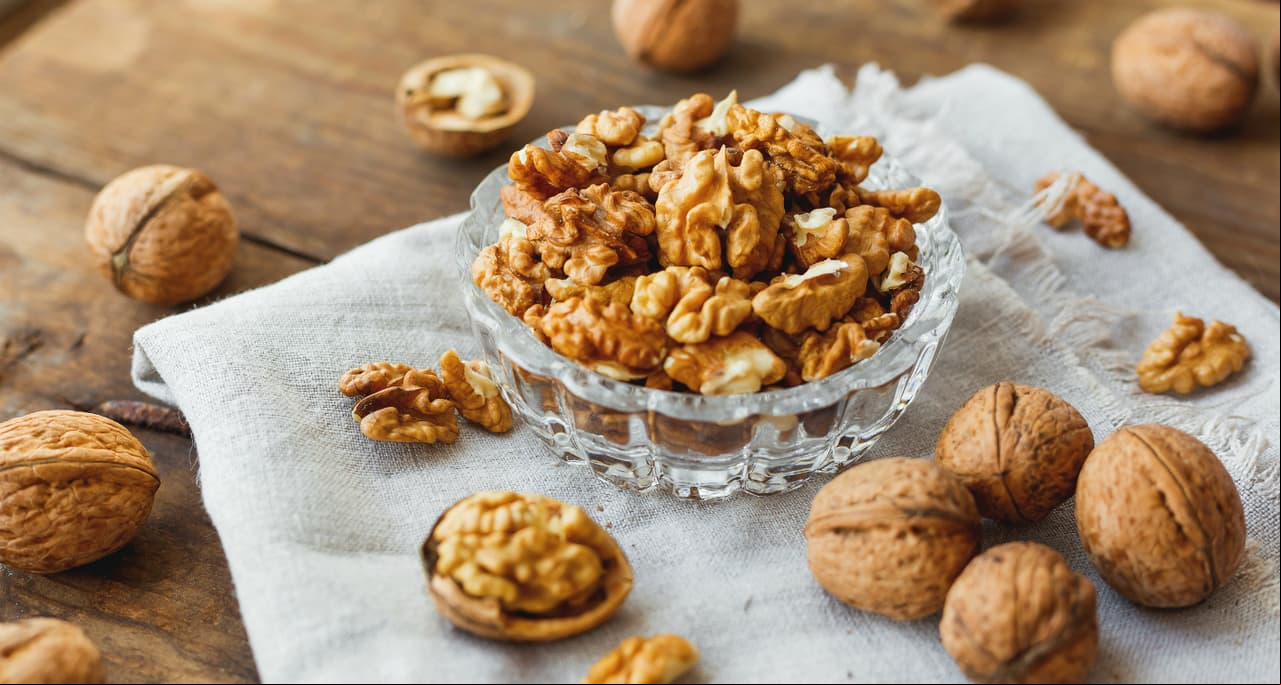 Nueces. Mejoran tu concentración y rendimiento. Es una excelente forma de alimentar a tu cerebro. Además, previenen la pérdida de memoria.