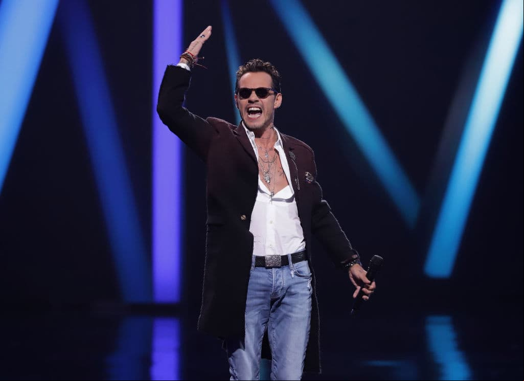 Marc Anthony ocupa el segundo peldaño con 24 premios, entre los que destacan Reconocimiento a su Trayectoria, Revelación del Año, Artista Tropical Masculino del Año, Canción Tropical del Año, Artista Masculino del Año y Colaboración del Año, por mencionar algunos. Como Tañón, el cantante obtuvo ayer el Récord Guinness por ser la artista masculino con más galardones de Premio Lo Nuestro.