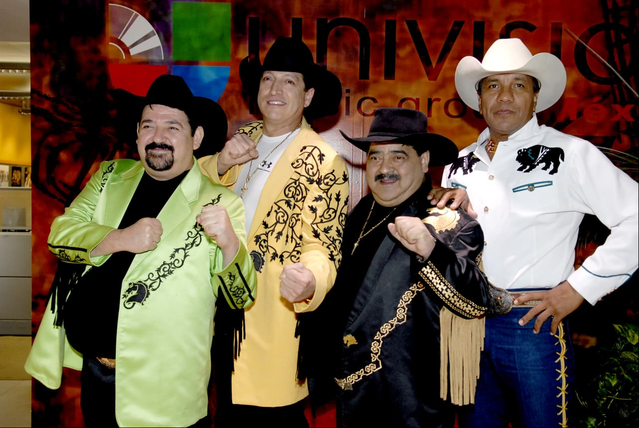 Pese a problemas en Bronco, anuncian al elenco de su bioserie