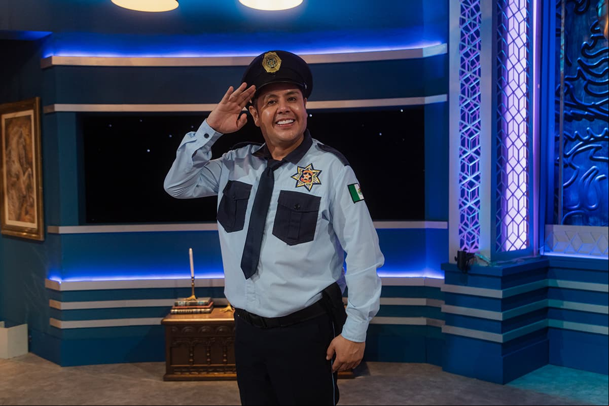 Hugo Alcántara deja nuevamente de lado su personaje de El Indio Brayan para darle vida a este simpático policía.