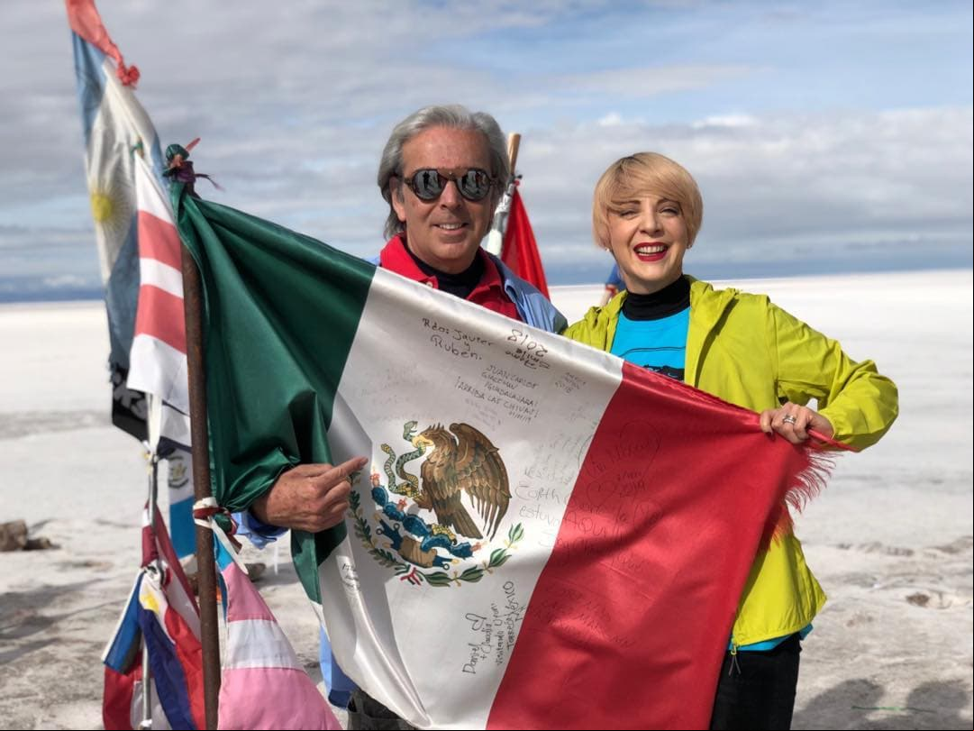 Lorenzo Lazo celebra con una foto su amor por Edith González: "Con el recuerdo de un beso muy cerca del cielo"