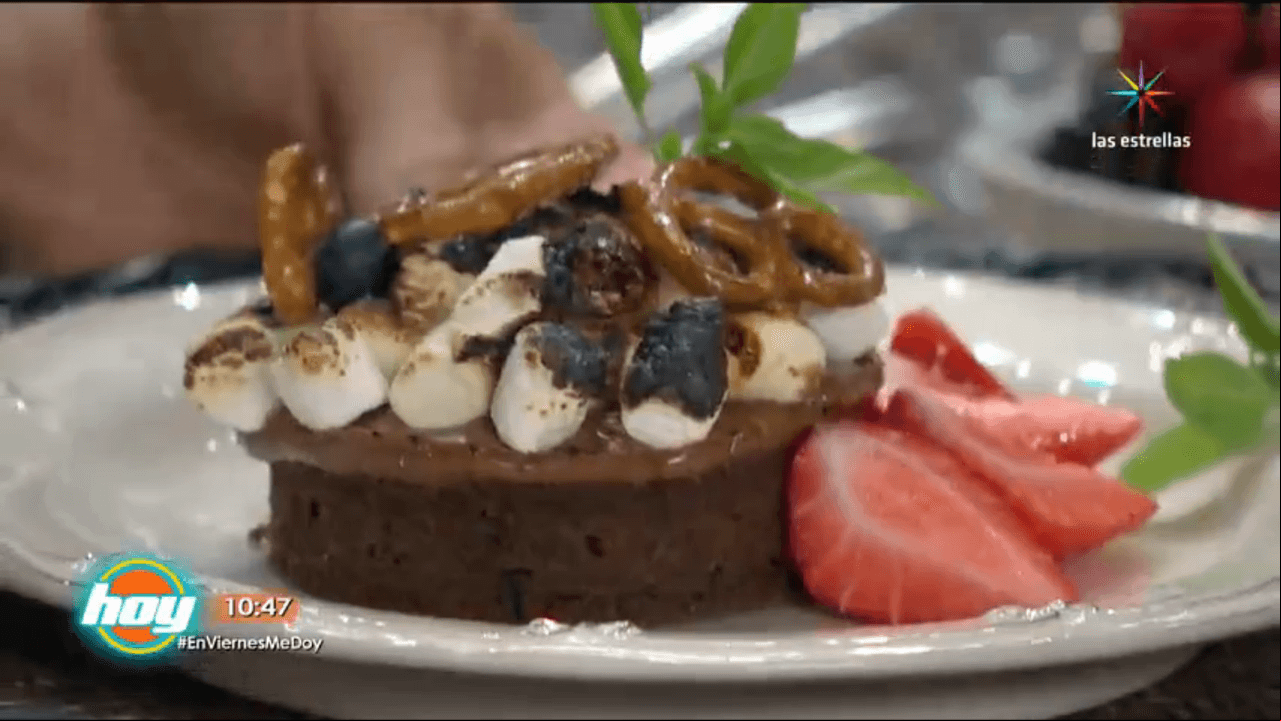 Pastel de chocolate con malvaviscos