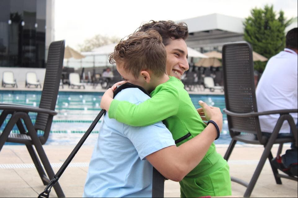 ‘Arqui’ es el hermano mejor de ‘Aristóteles Córcega’.